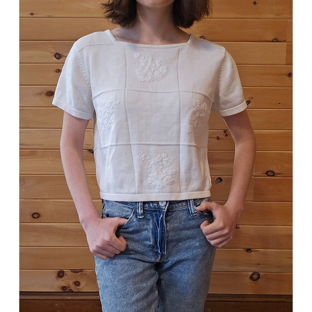 Vintage Liz Claiborne white knit Embroidered Flower White Sweater Blouse Small